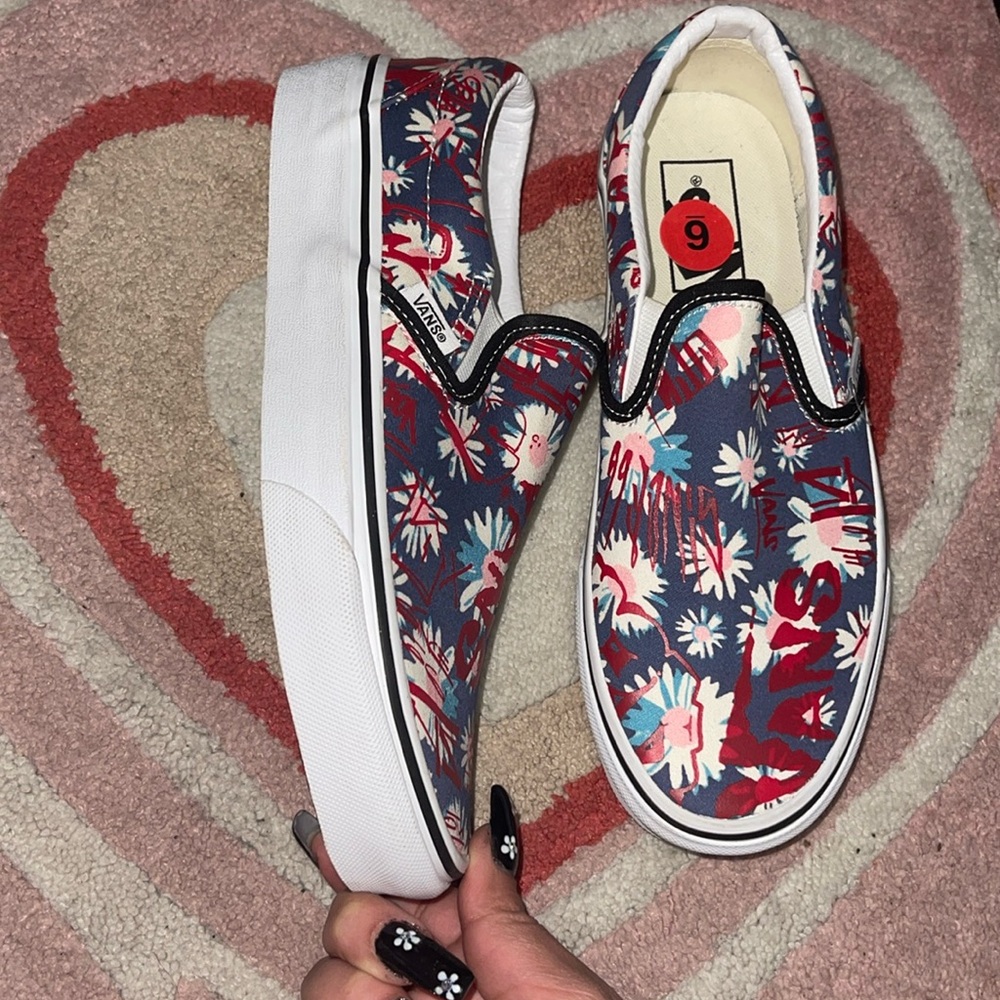 Vans Floral Slip-On Sneakers 🌼